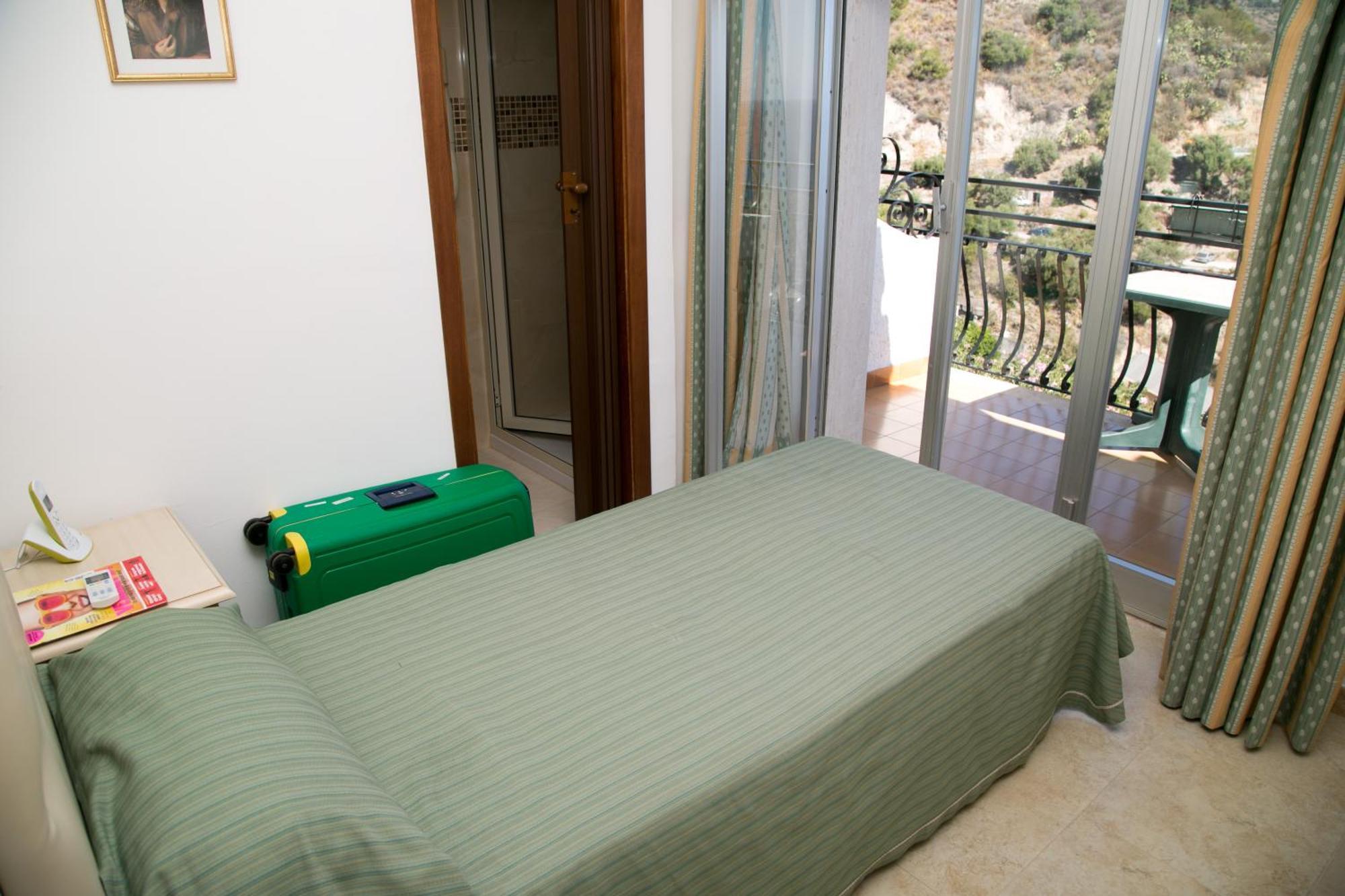 Single Room with Sea View,707911879:JPEG